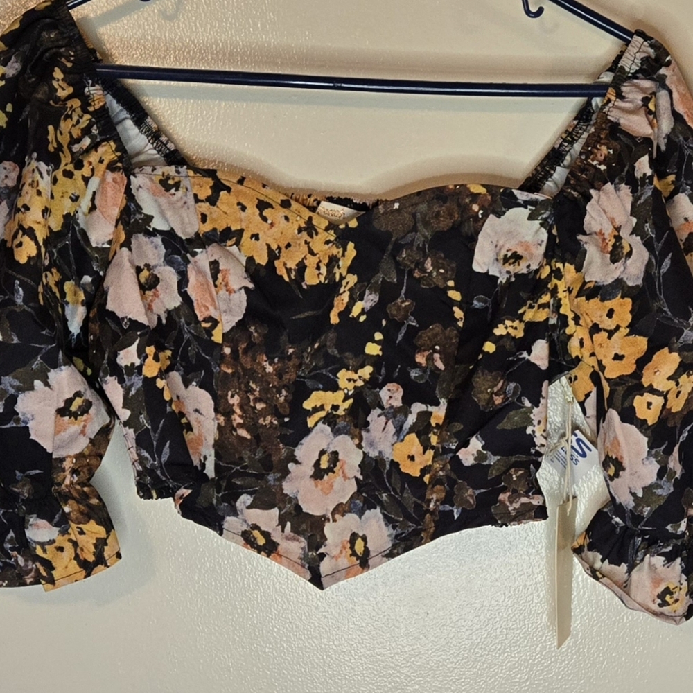 Peach Clothing Floral Crop Top Balloon Short Sleeve Small